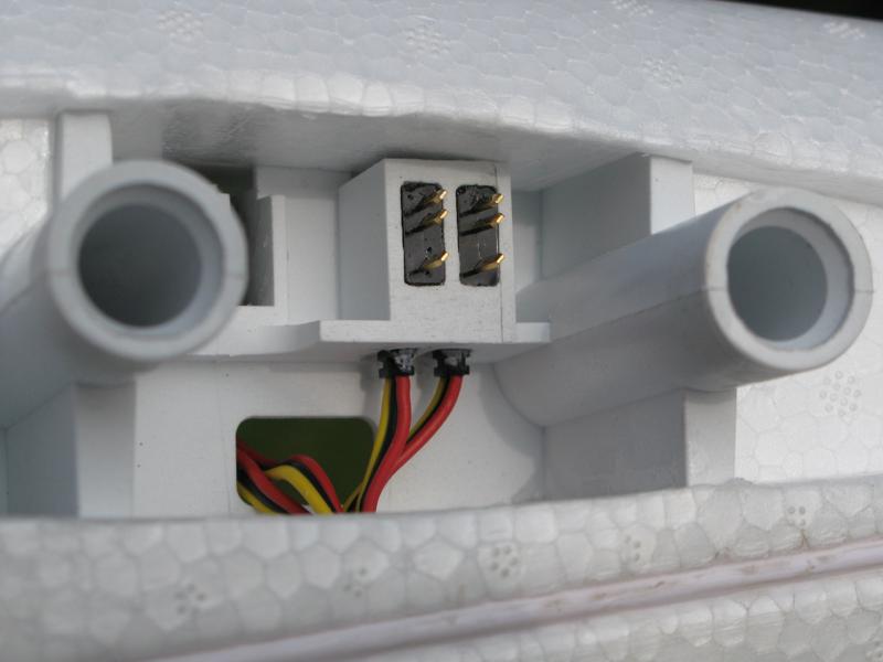 QRWK-Stecker am Rumpf