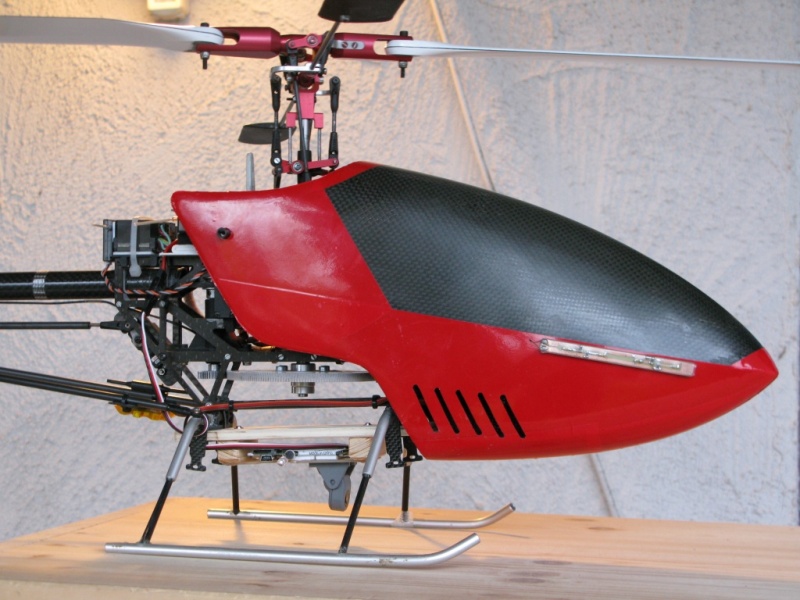 Ikarus ECO-8 von der Seite