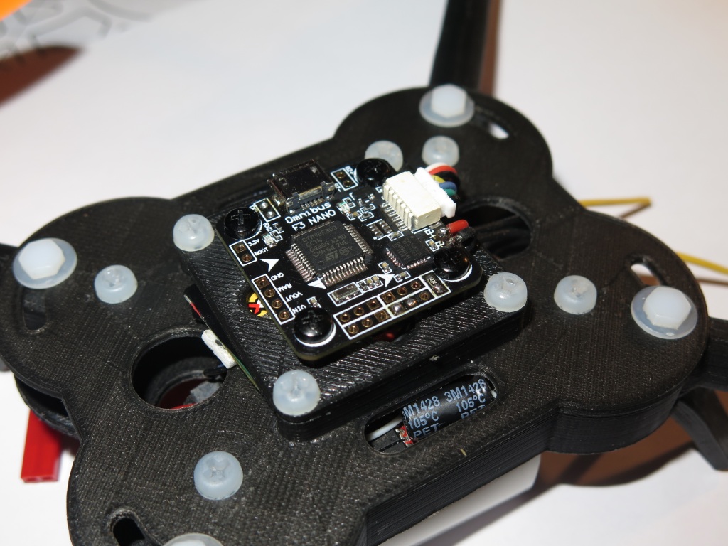 FNQ220 V36 mit 20x20 Flight Controller