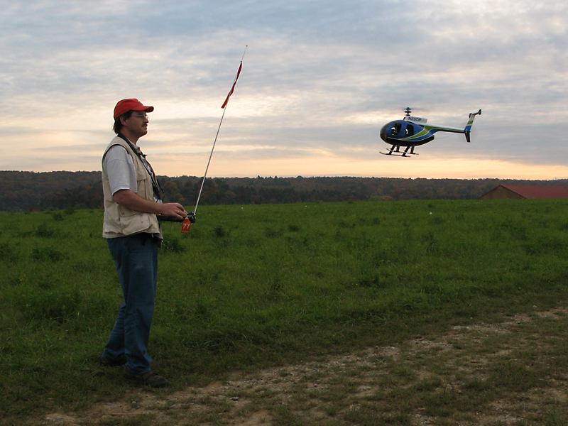 Hughes 500 im Abendlicht