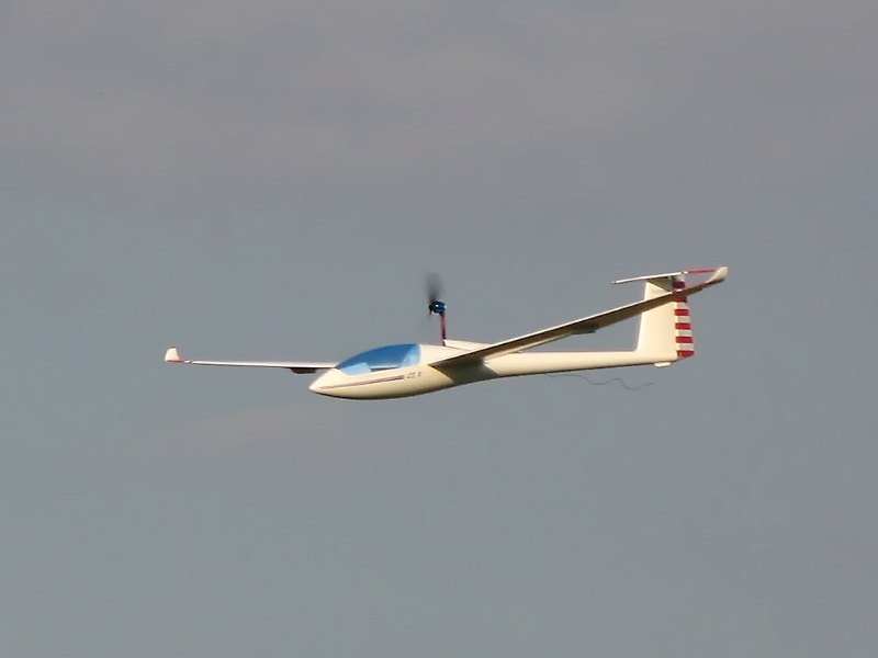 LS8 im Vorbeiflug mit KTW