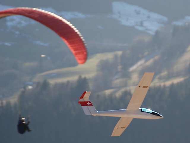 Pilatus vor Gleitschirm